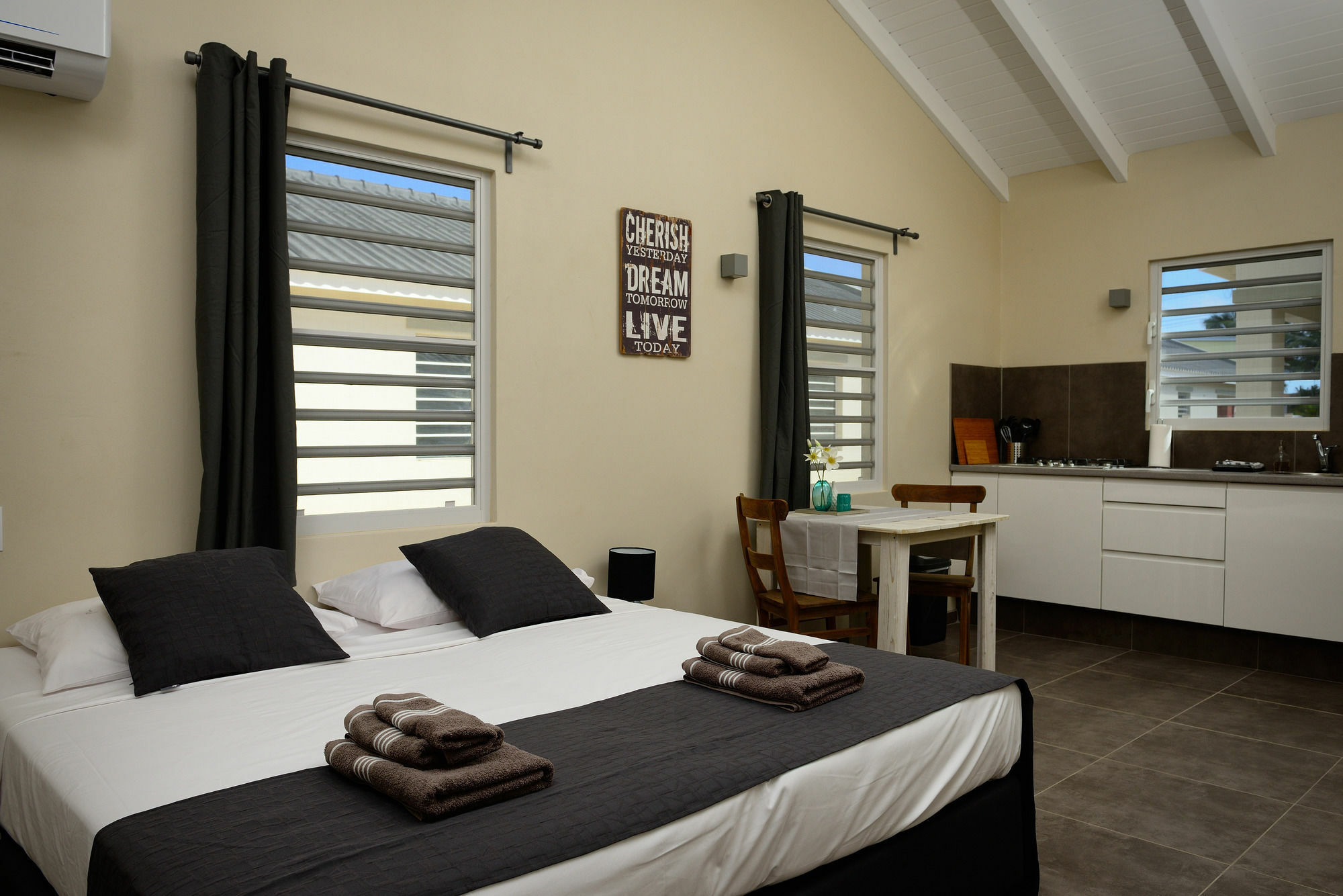 All Seasons Apartments Kralendijk  Ngoại thất bức ảnh